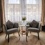 Cozy 3-Brd Riverside Apartment In Center Prague