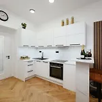 Luxury Musicians Apartment In Central Prague By Metro Vysehrad