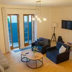 New City Centre Garden Apartment - Central Location