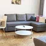 Apartments In Mala Strana - 10 Minutes From Charles Bridge