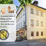 Hotel At The Golden Scissors