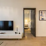 Chic & Central New Town Apartment By Subway