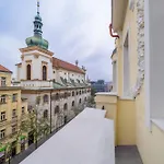 Chic Brick Suite In Historic City By Rentez