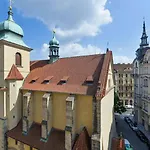 Elegant Old Town Apt With Balcony And Free Garage