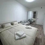 Modern, Comfortable Apartments Near The Metro