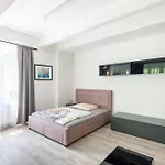Apartment By The Metro With Private Parking