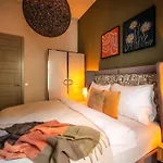 Billionaires Boutique Residence & Premium Suites, Old Town