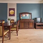 Modern Cozy Apartment By Ruterra