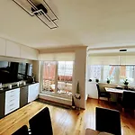 Light & Wood Design - 89 M2 Apartment In Prague