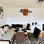 Light & Wood Design - 89 M2 Apartment In Prague