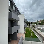 Bright & Cosy 1-Bedroom Apartment With Balcony
