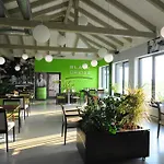 Black Bridge Hotel Apartment