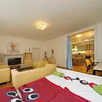 Apartment Myslikova