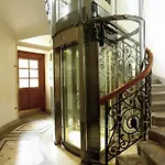 Luxurious Apartment In Parizska Street