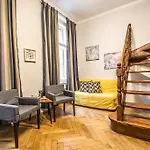 Colonial Ruterra 2Bdr Apartment