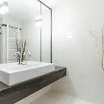 Snow White Loft With Jacuzzi