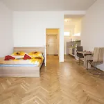 Beautiful Central Apartment Thamova