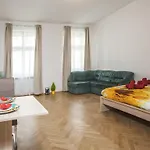 Beautiful Central Apartment Thamova
