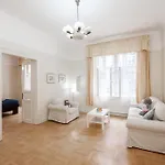 Historic Centre-Spacious Apartment
