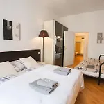 Sunny Apartment In Prague Center