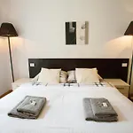Sunny Apartment In Prague Center