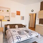 Sunny Apartment In Prague Center