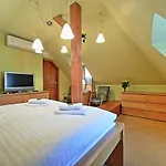 Tyn Courtyard Guestrooms