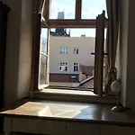 Queen Bee Apartments