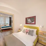 Prague Days - Spacious 2Bdr Apt W Netflix - Trendy Neighbourhood