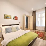 Prague Days - Spacious 2Bdr Apt W Netflix - Trendy Neighbourhood