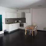 Kings Apartments