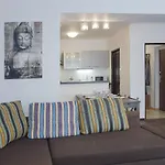 Modern Apartment Dlouha