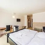 Nad Kralovnou Hotel & Restaurant