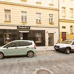 Premier Apartments Near The Museum