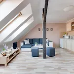 Jane\'S Attic Apartment