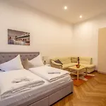 Vojtesska Apartment By Ruterra