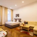 Vojtesska Apartment By Ruterra