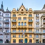 5Br 2Bath Masarykovo Nabrezi Apartment