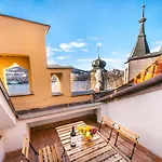 5Br 2Bath Masarykovo Nabrezi Apartment