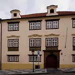 Loretanska Apartment By Rentego