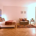 Charming Old Town Centre Studio