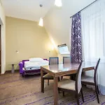 Merchant\'S Crown Hotel