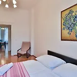 Gorgeous Central Apartment
