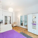 U Nemocenske Pojistovny Apartment