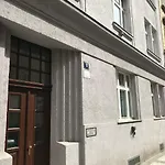 Stylish Apartment On Riverside