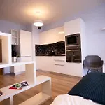 Letnany Apartments - Standerova Prague
