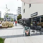 Waltrovka Garden Apartment With Parking, Netflix, Hbo
