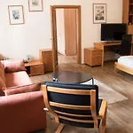 Pool & Sauna Apartment By Wenceslav Square