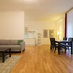 Elegant Apartment With Free Garage In The Center Of Prague
