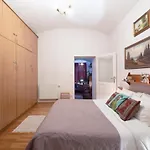 Victoria Design Stays - Apartment Rehorova